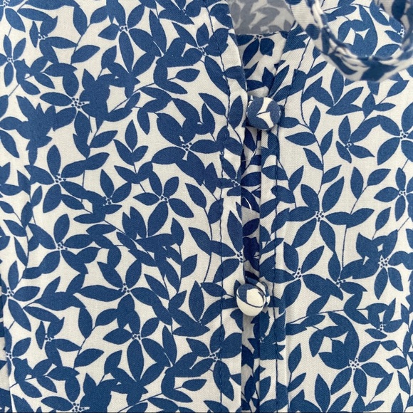JOE FRESH BLUE/WHITE FLORAL PEPLUM TOP/BLOUSE WITH TIE AND BUTTONS DETAILS, XS - Picture 8 of 8